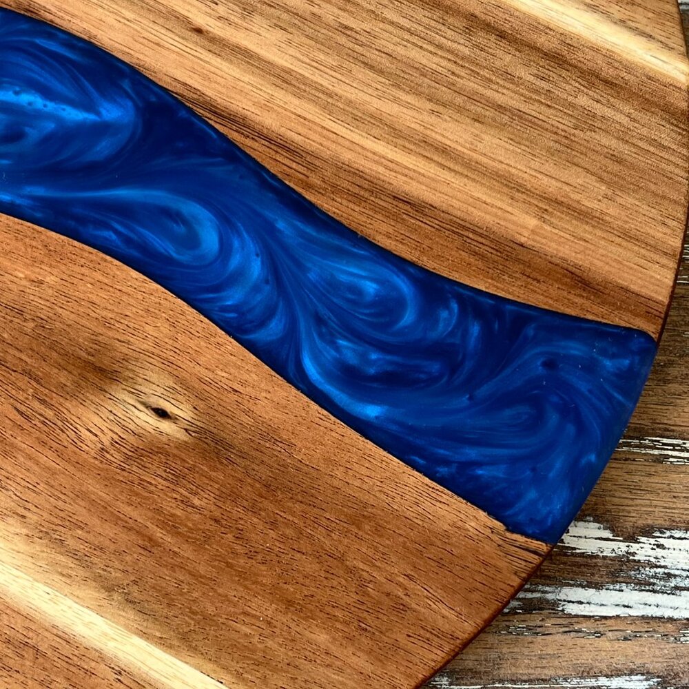 ROUND Sapphire Resin River Wood Cutting Board Charcuterie Board Cheeseboard Beac - Picture 3 of 4